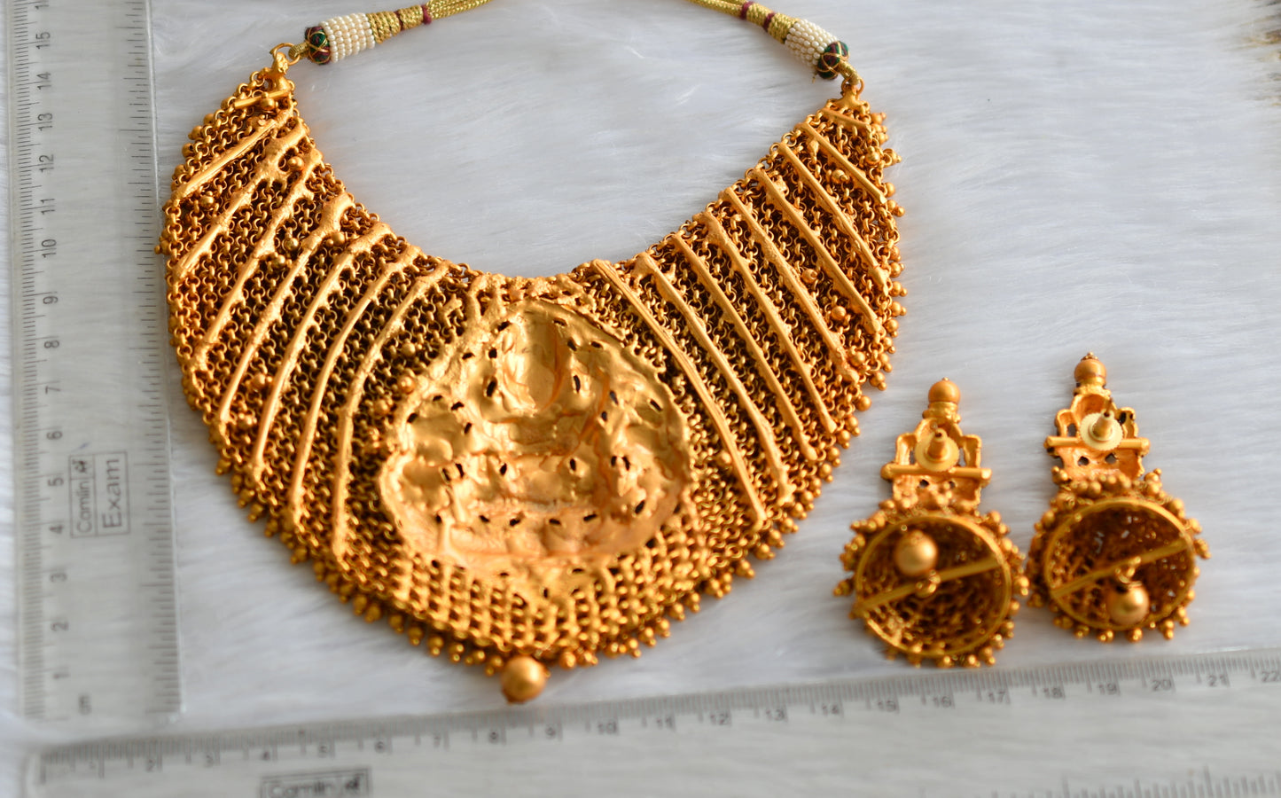 Matte finish Lakshmi gold cluster necklace set dj-19287