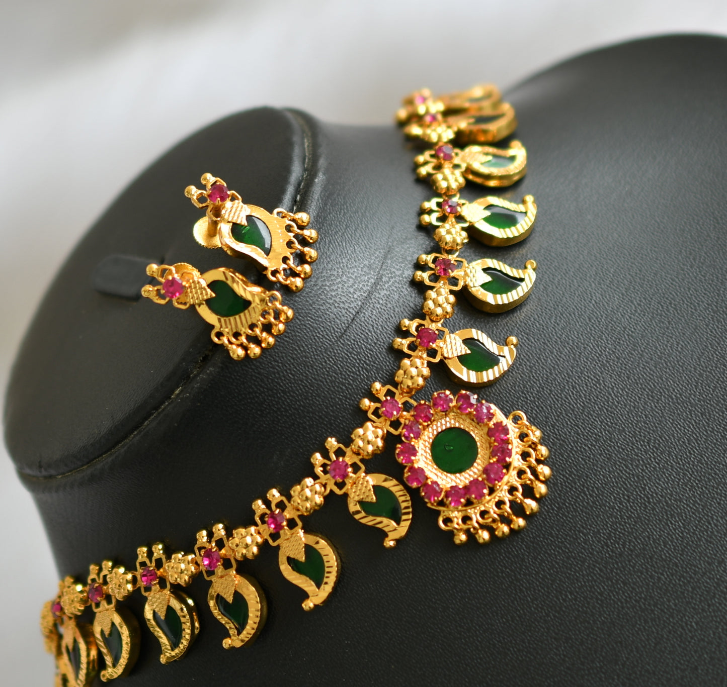 Gold tone pink-green 10 petal mango necklace set dj-34089