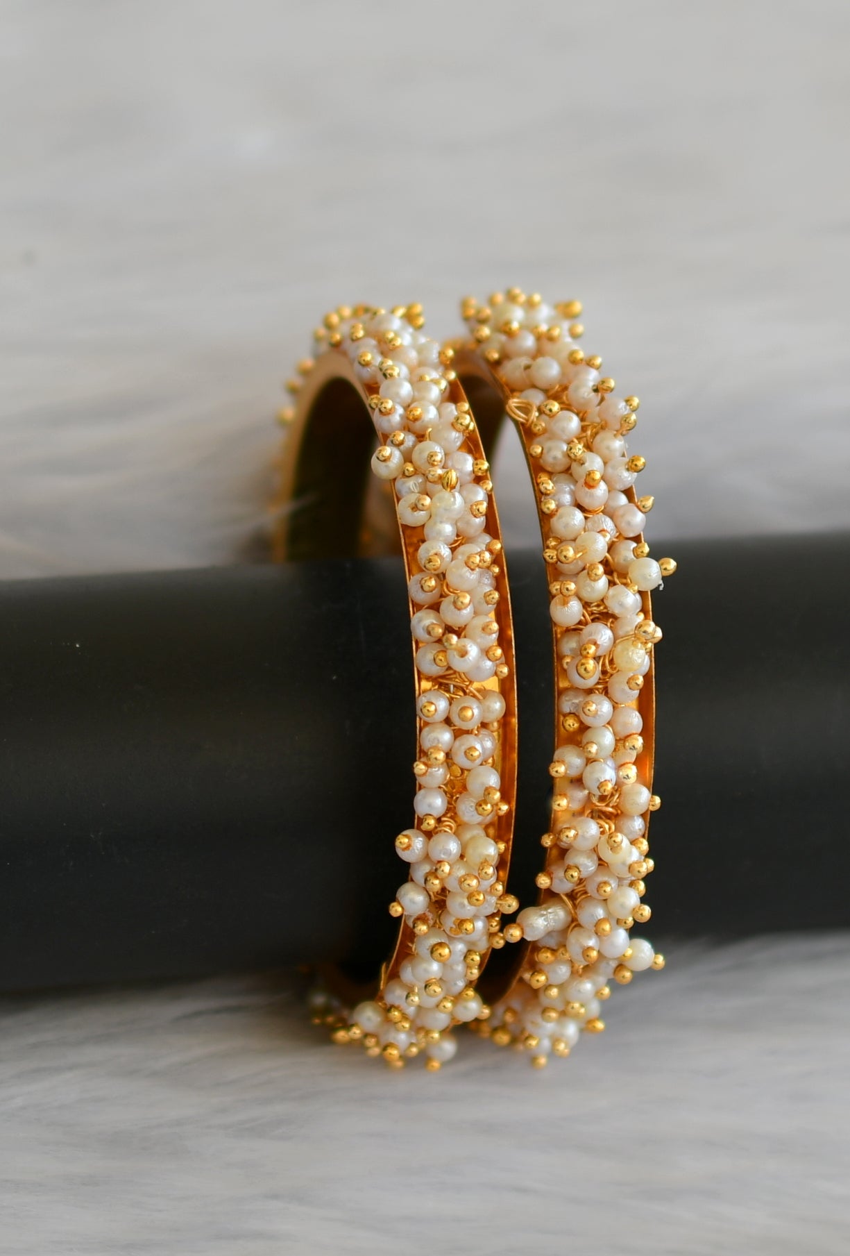 Gold tone pearl cluster bangles(2.6) dj-40743