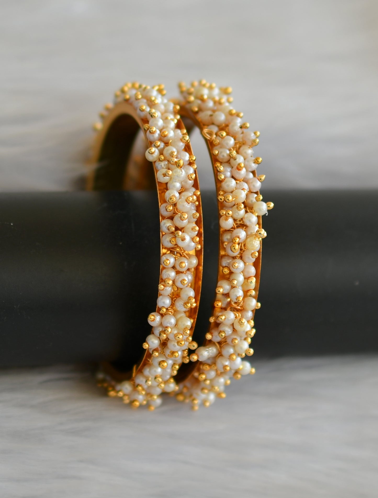 Gold tone pearl cluster bangles(2.6) dj-40743