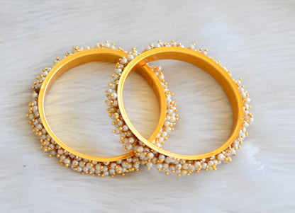 Gold tone pearl cluster bangles(2.8) dj-40744