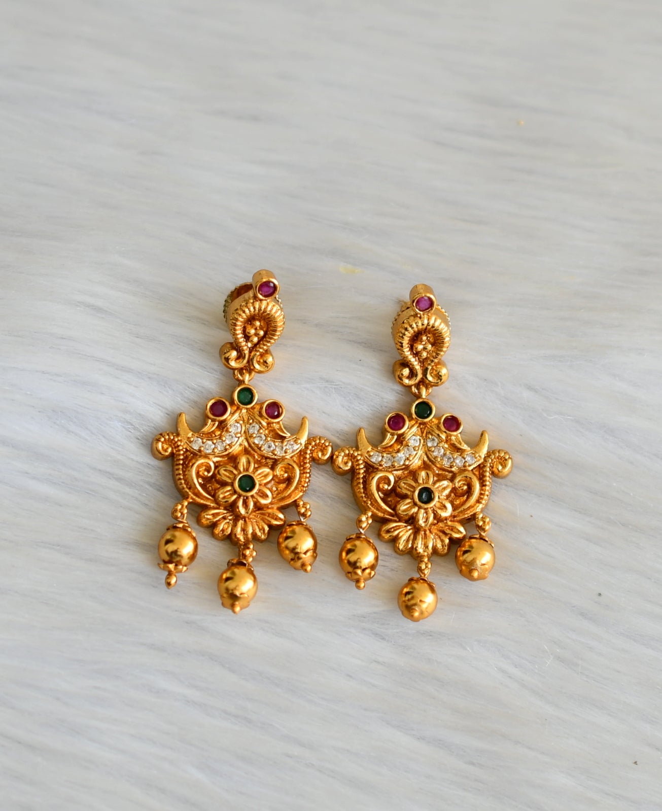 Matte finish ruby-green-white earrings dj-42051