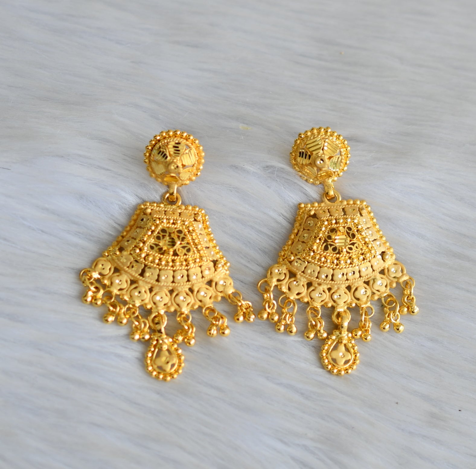 Latest and Beautiful Gold Traditional Gold Indian Wedding Earrings Jhumka  Designs - YouTube