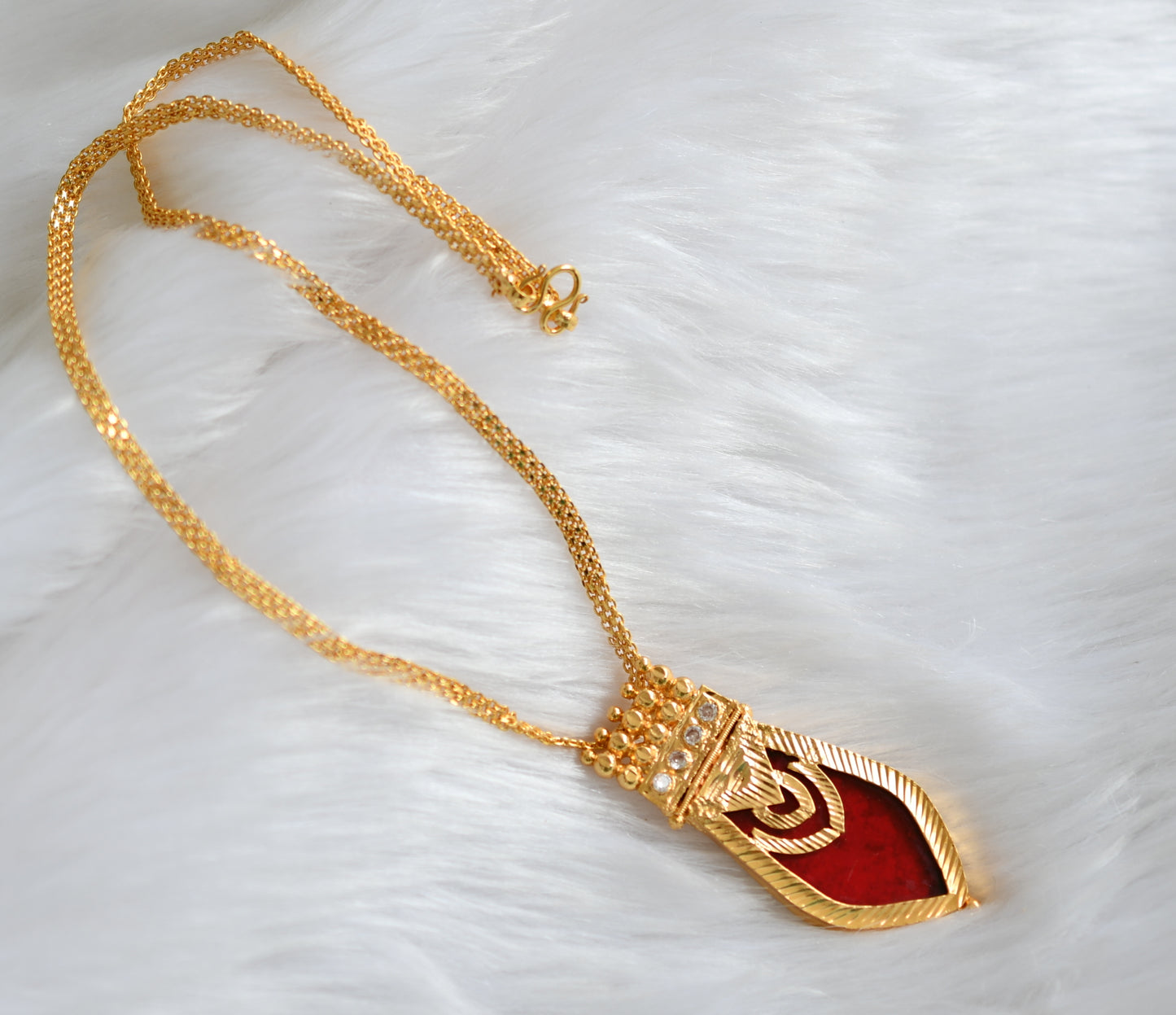 Gold tone white-red nagapadam Kerala style pendant with chain dj-39226