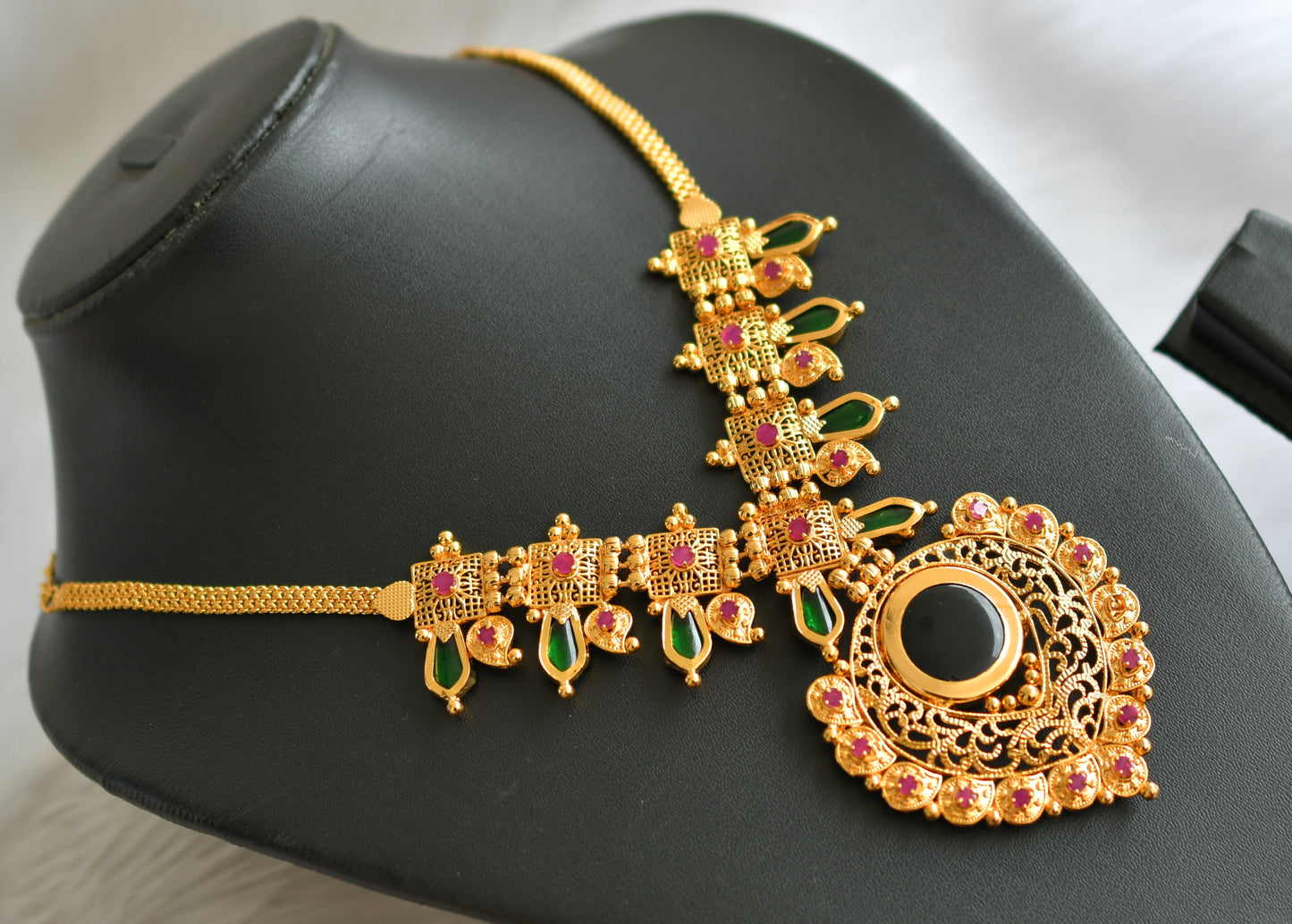 Gold tone pink-green Nagapadam-mango Kerala style necklace dj-39238