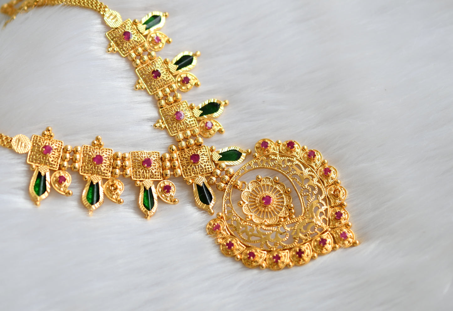 Gold tone pink-green Nagapadam-mango Kerala style necklace dj-39239