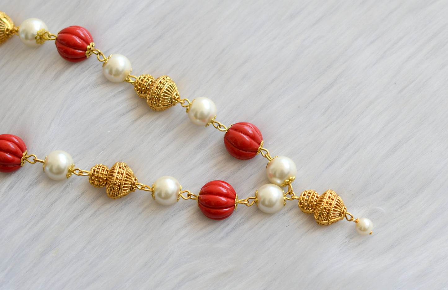 Gold tone pearl-pumpkin coral beaded necklace dj-40860
