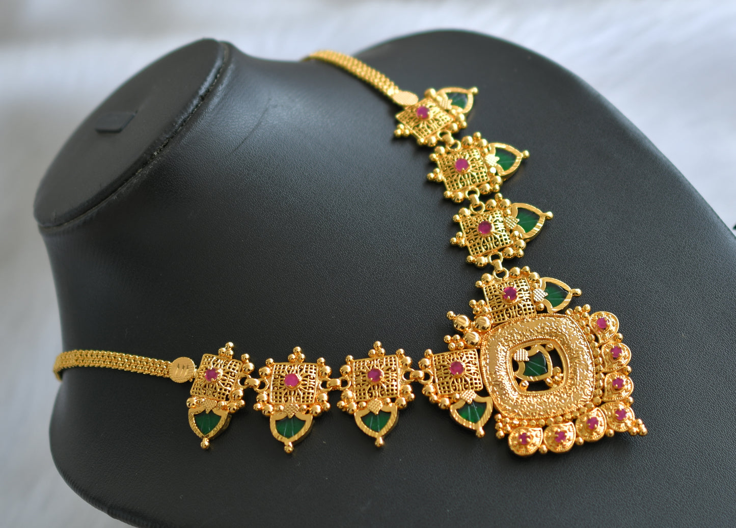 Gold tone pink-green palakka Kerala style necklace dj-39241