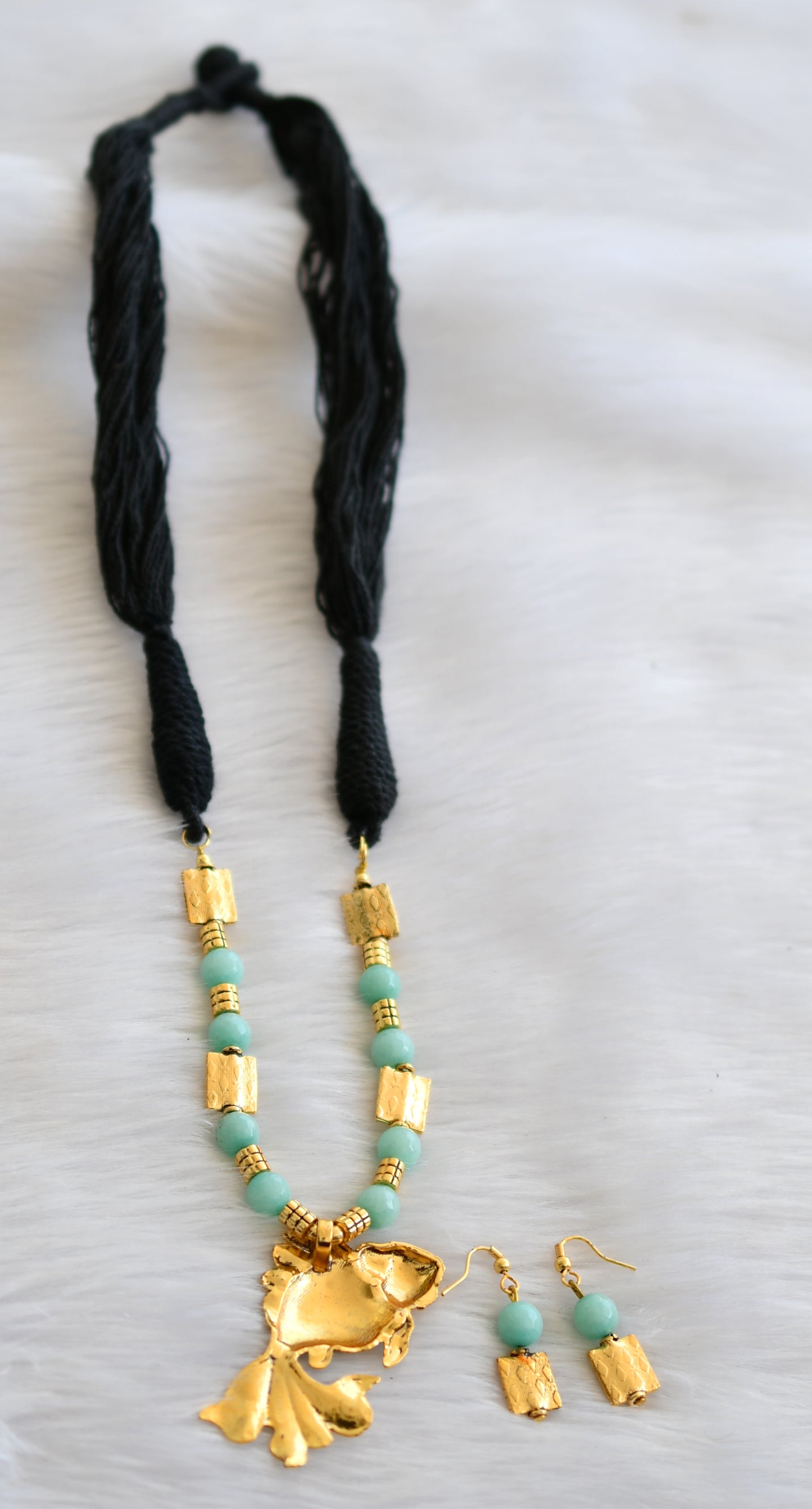 Gold tone handmade black-blue Fish necklace set dj-02511