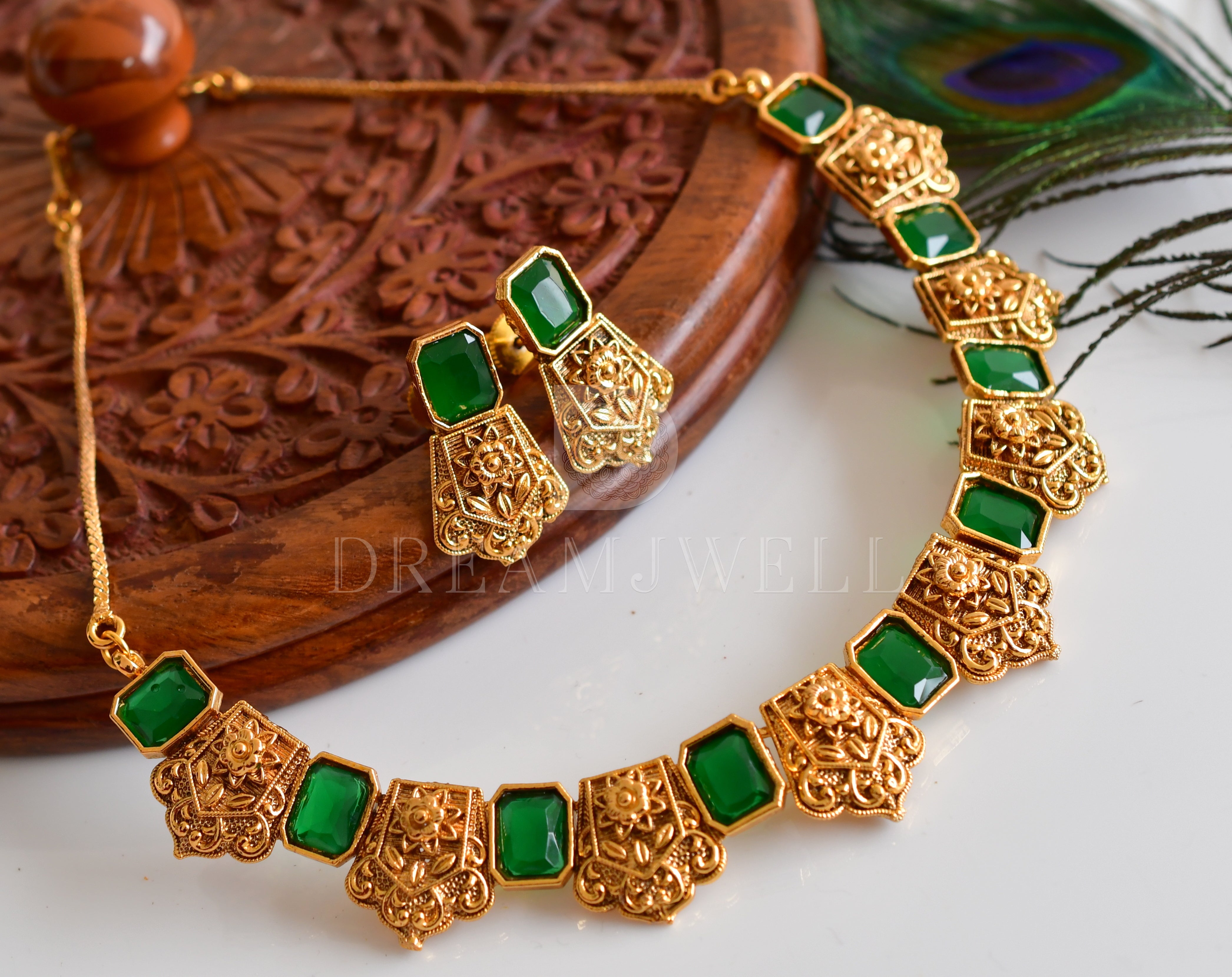 Bezel Gemstone Round Pendant Necklace - Gold Plated Chain - Green Amethyst  Quartz(16-24
