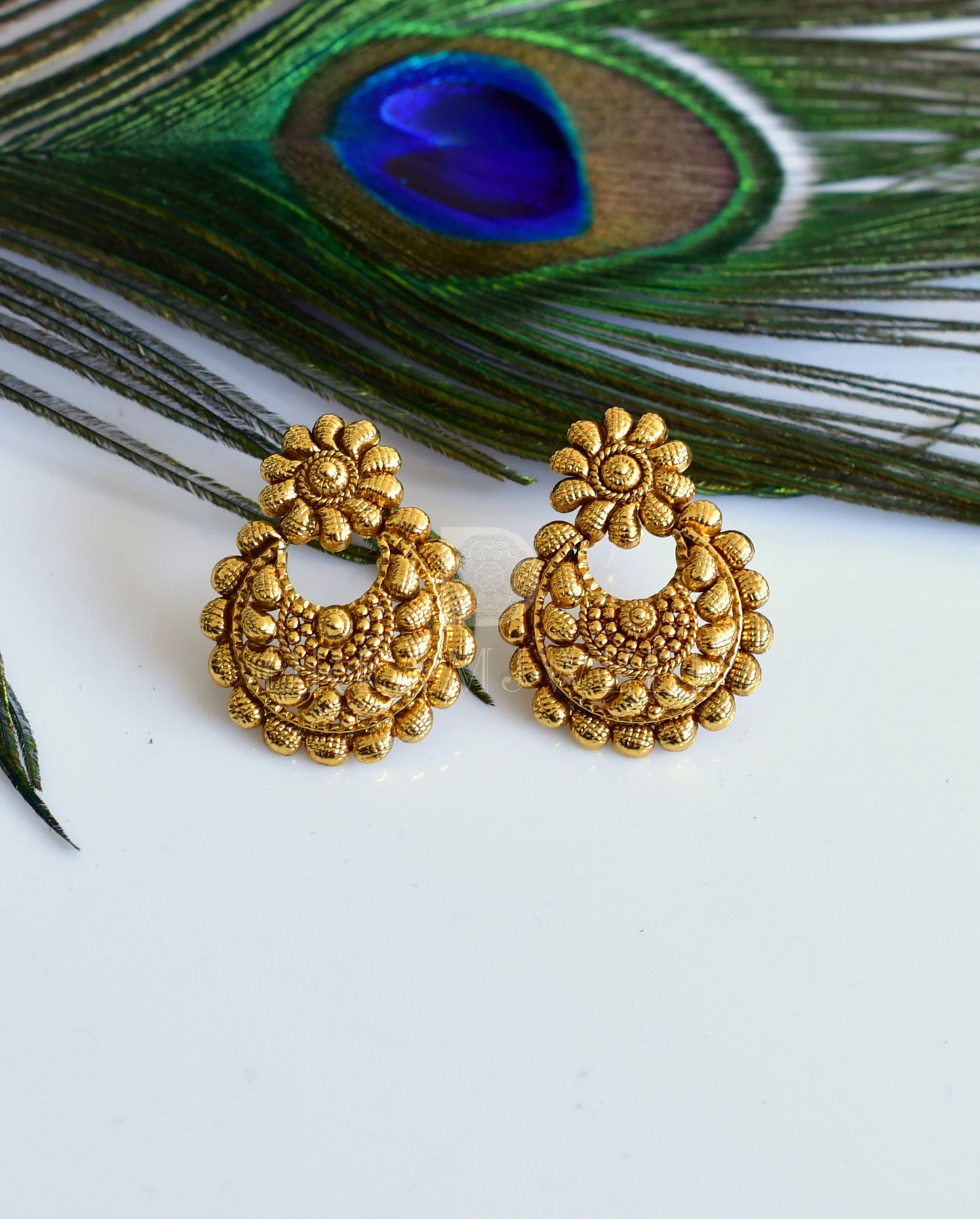 Beautiful Antique Gold Small Bali Earrings -dj05100