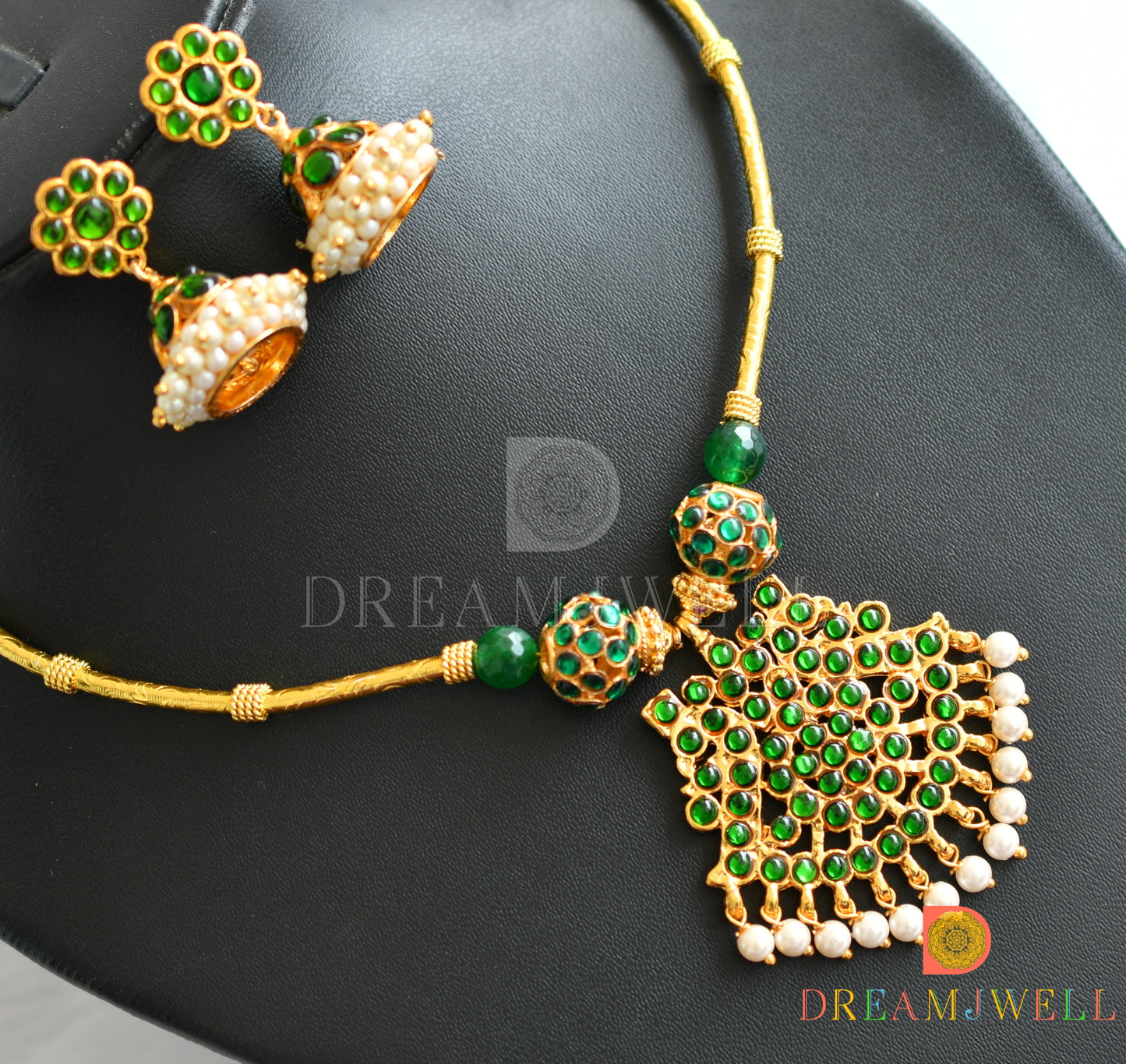 Gold tone green Rudhra ball kemp necklace set dj-18851