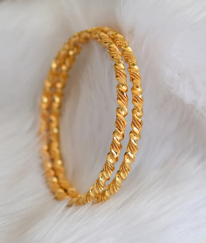 Gold tone set of bangles 2.4 dj-41998