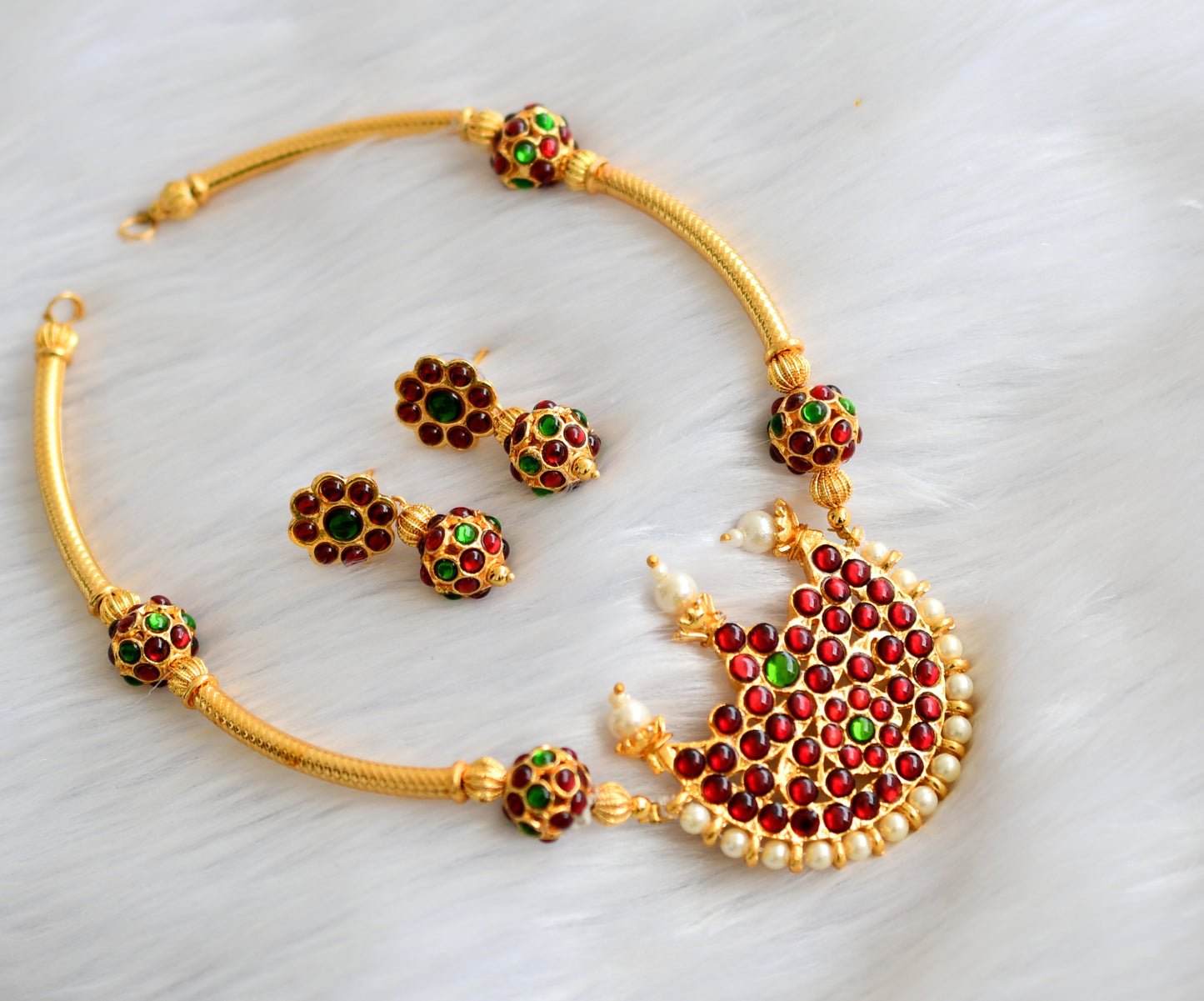 Gold tone kemp-green rudhra ball moon necklace set dj-17714