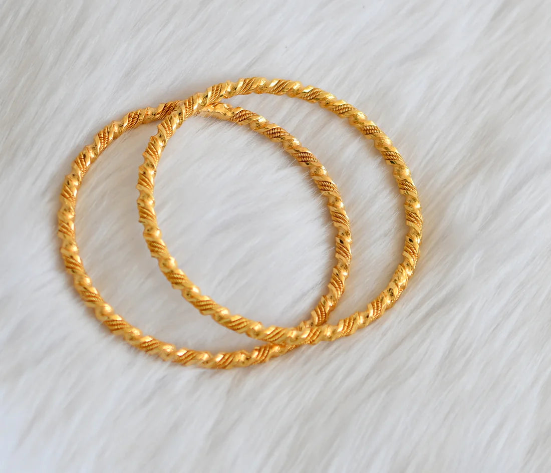 Gold tone set of bangles 2.6 dj-41999