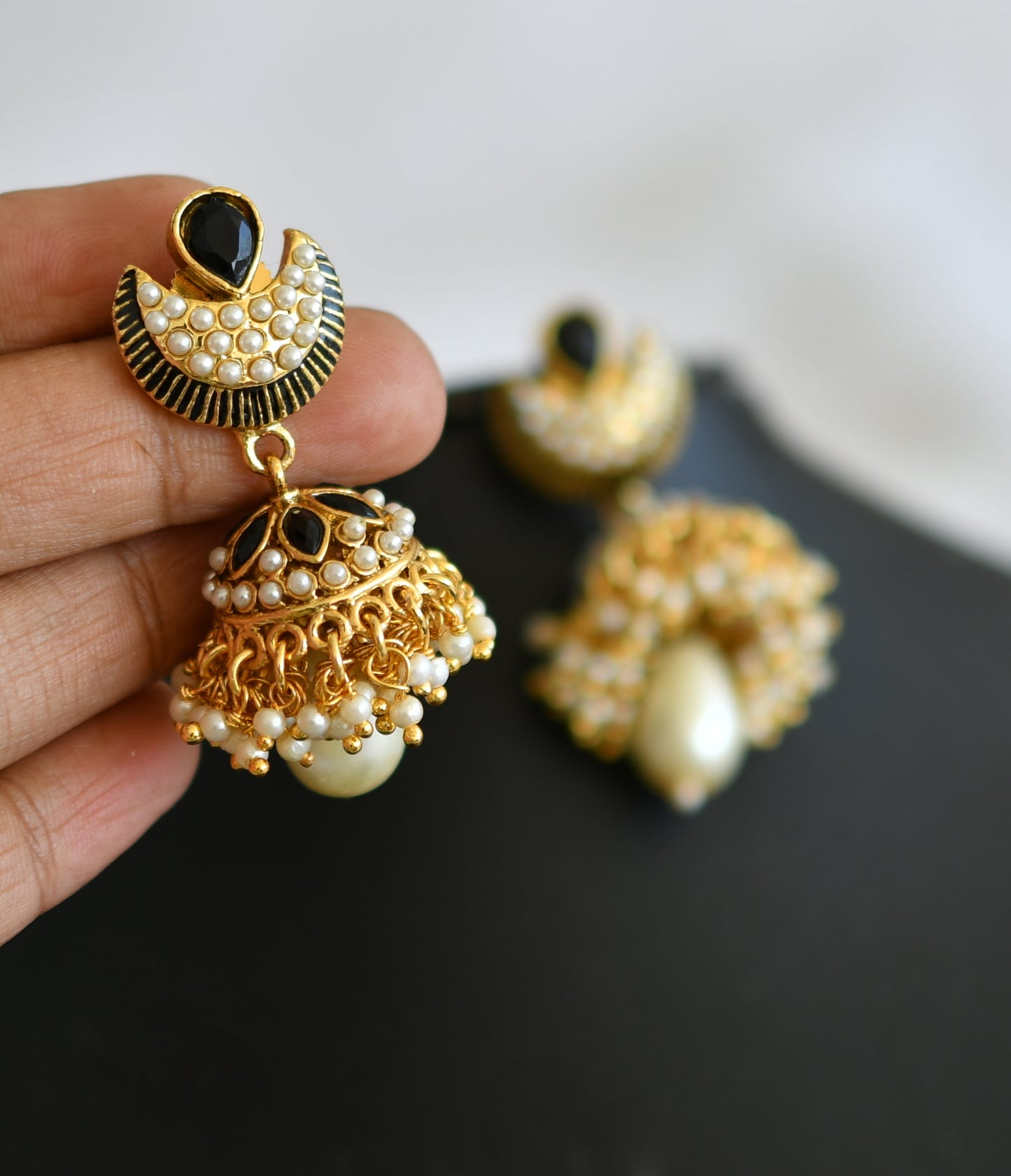 Gold tone pearl cluster black haar set dj-39296