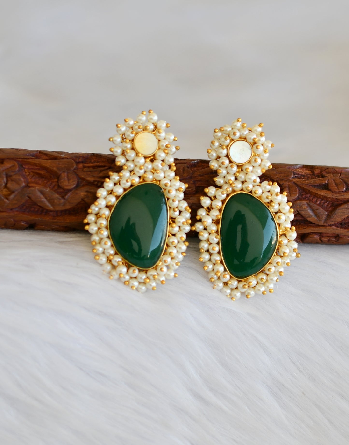 Gold tone green pearl cluster earrings dj-39997