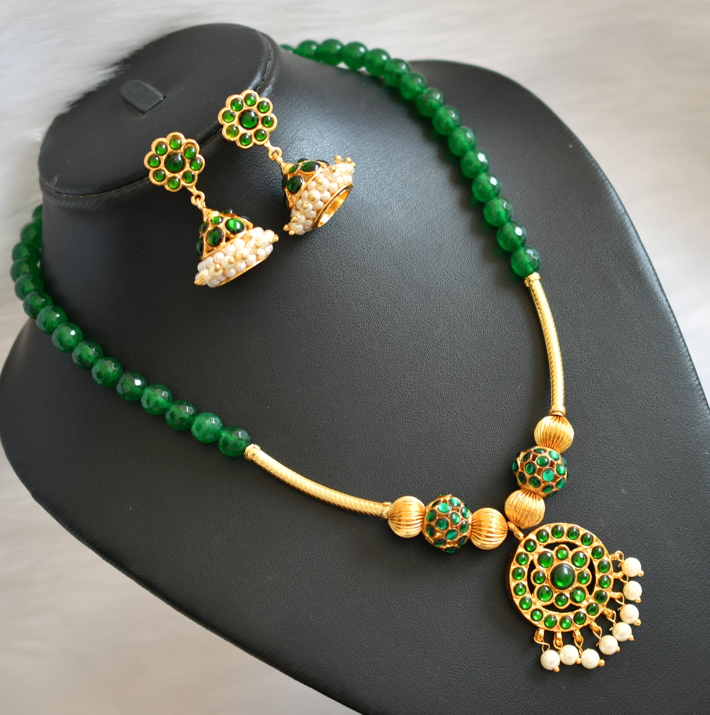 Gold tone green pearl temple necklace set dj-19754