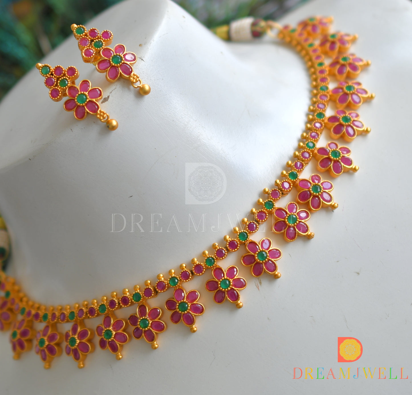 Matte finish ruby-emerald flower necklace set dj-09400