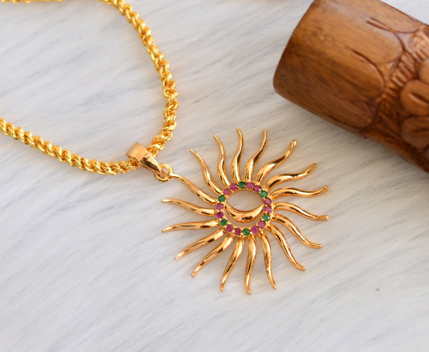 Gold tone cz ruby-green sun pendant with chain dj-39984