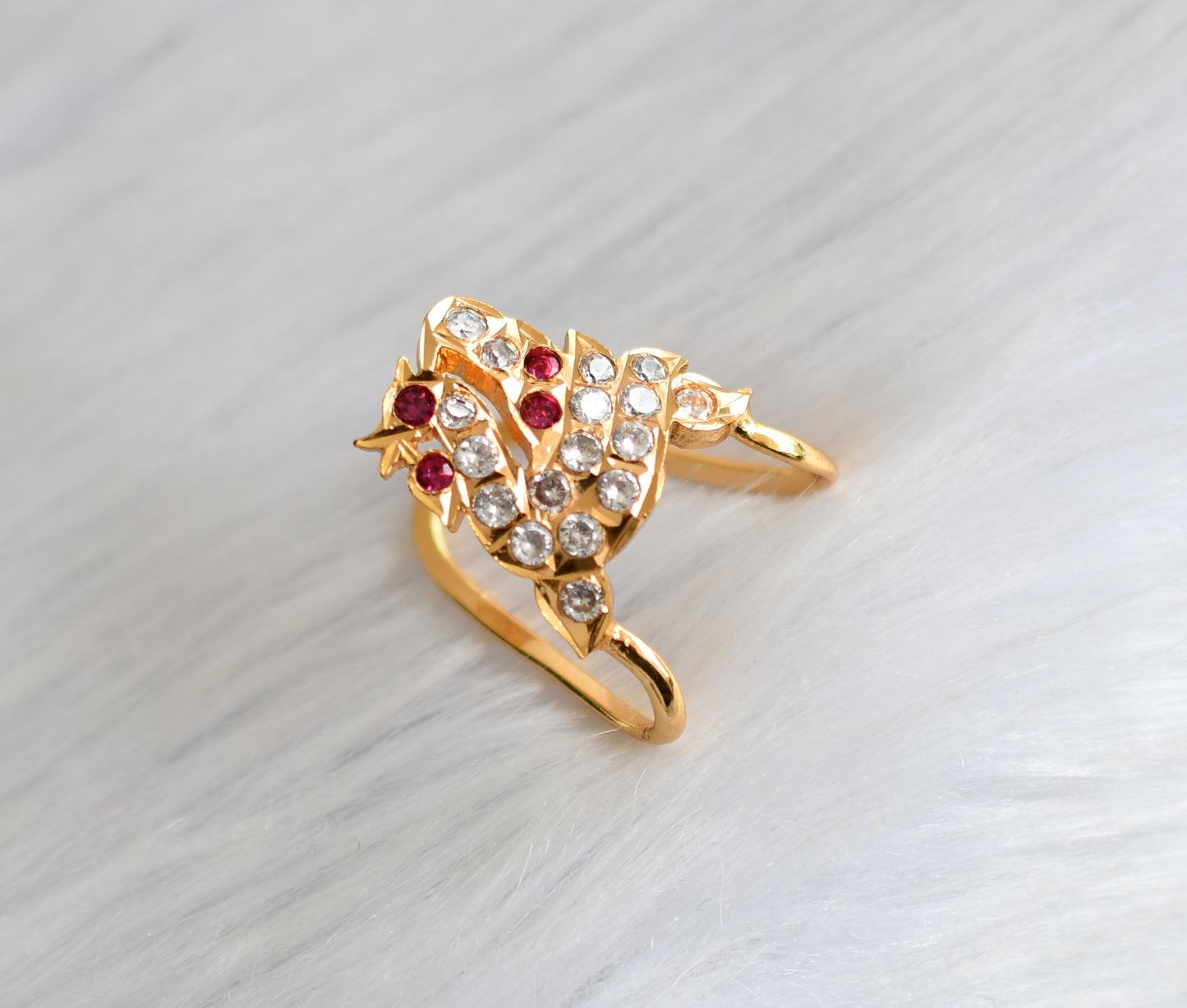 Gold tone white-ruby vanki finger ring dj-40005