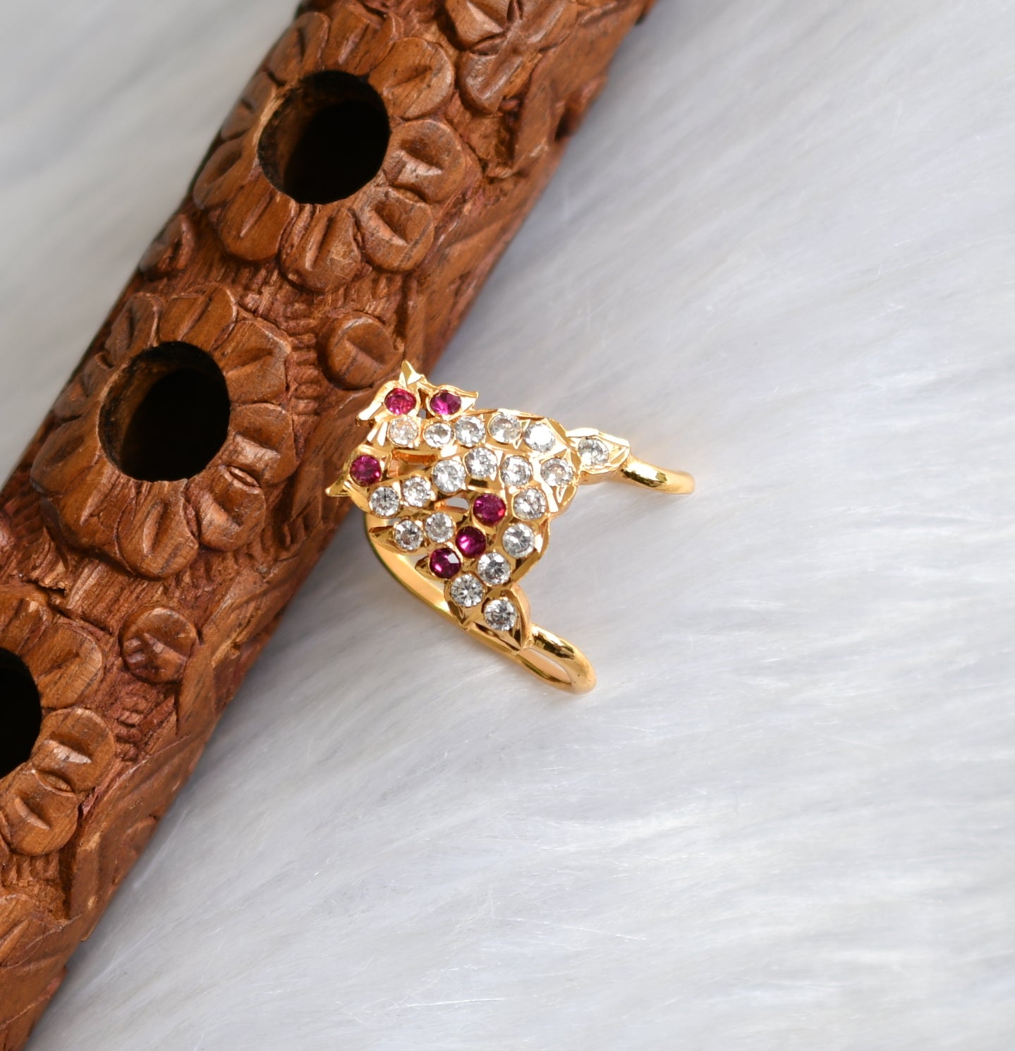 Gold tone white-ruby vanki finger ring dj-40006