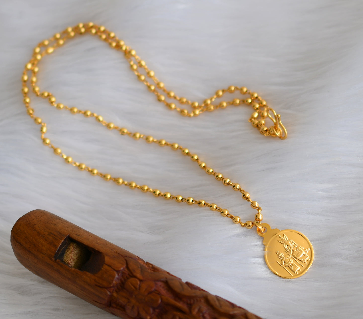 Gold tone Vellatam & Thiruvappan round pendant with chain dj-39386