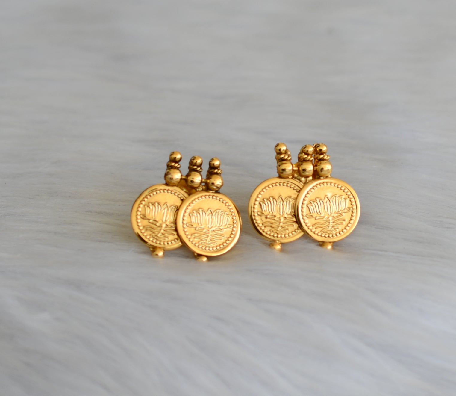 14K Solid Gold 9mm X 7mm Virgin of Guadalupe Earrings, 14k Gold Screw Back  Post, 14k Solid Gold Virgin Mary Earrings, 14k Solid Gold S734 - Etsy