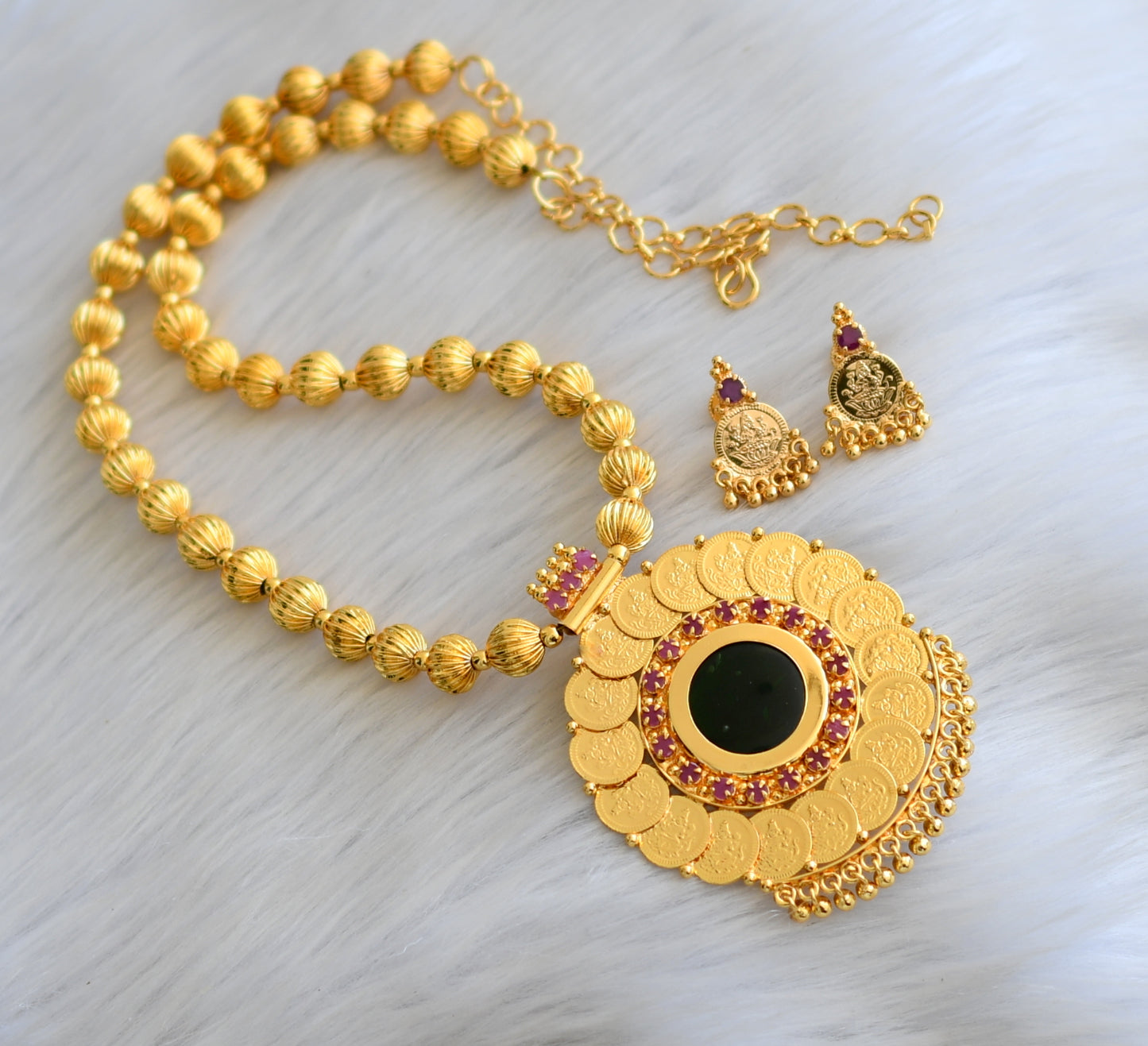 Gold tone pink-green round Lakshmi pendant Kerala style necklaces set dj-40929