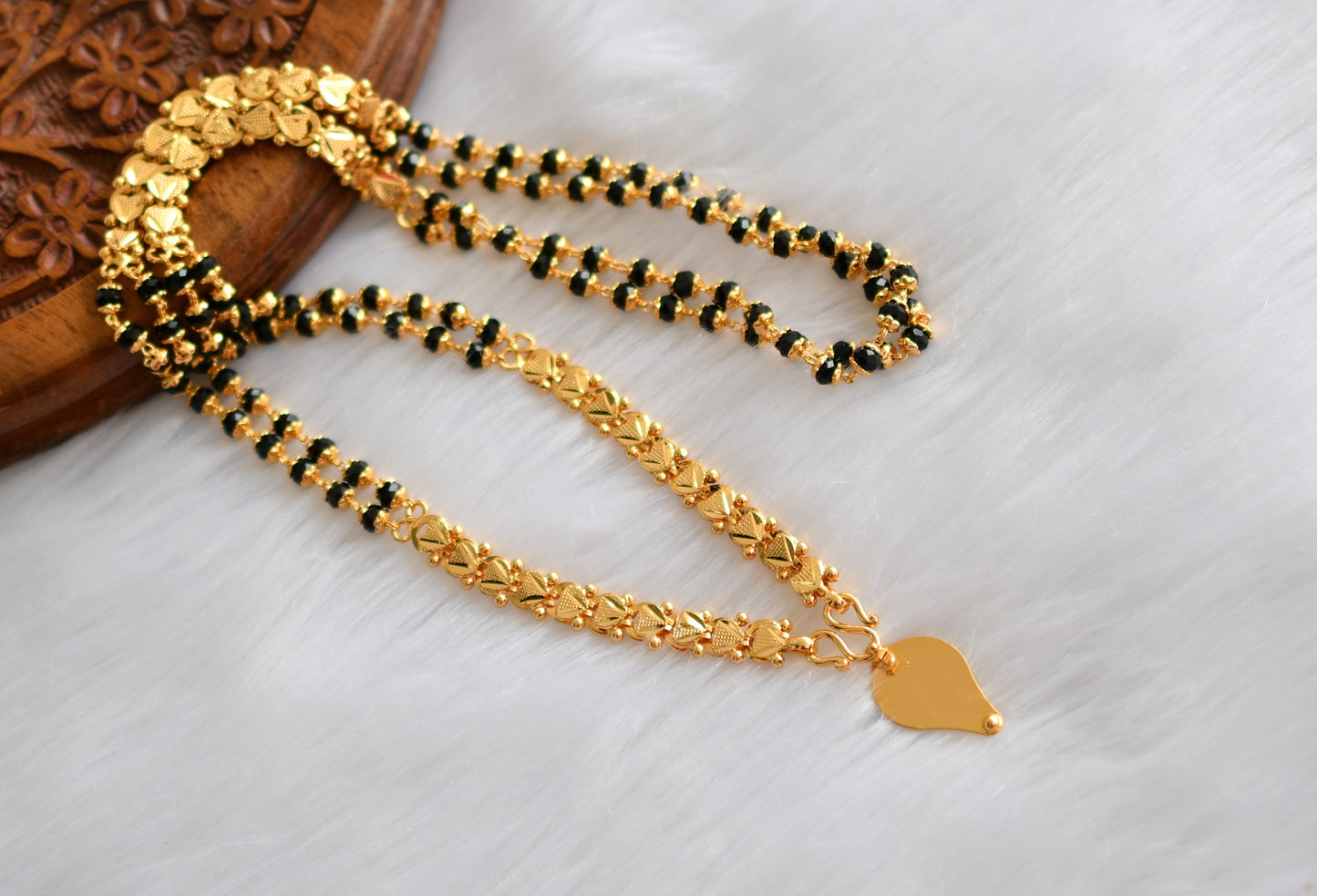 Gold tone elakka thali pendant with karimani mala dj-38593