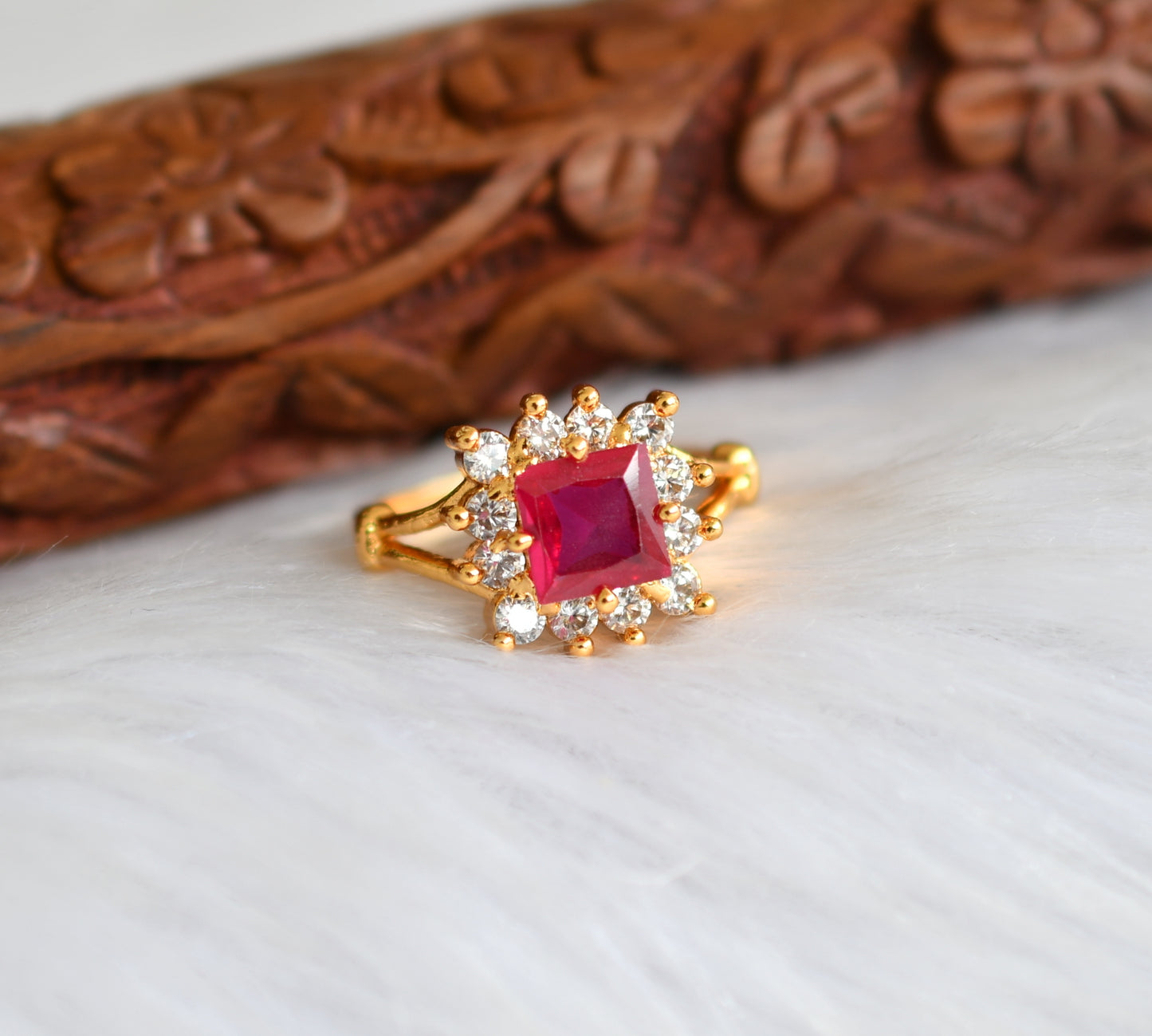 Gold tone cz white-ruby block stone finger ring dj-40049