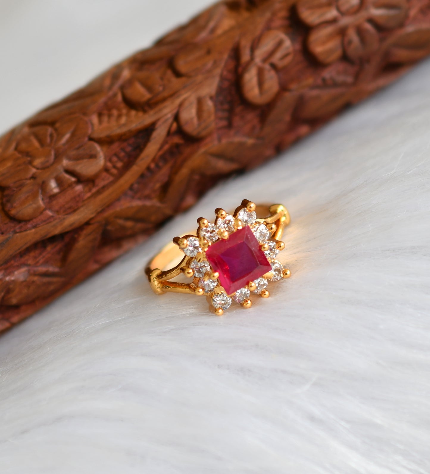 Gold tone cz white-ruby block stone finger ring dj-40049