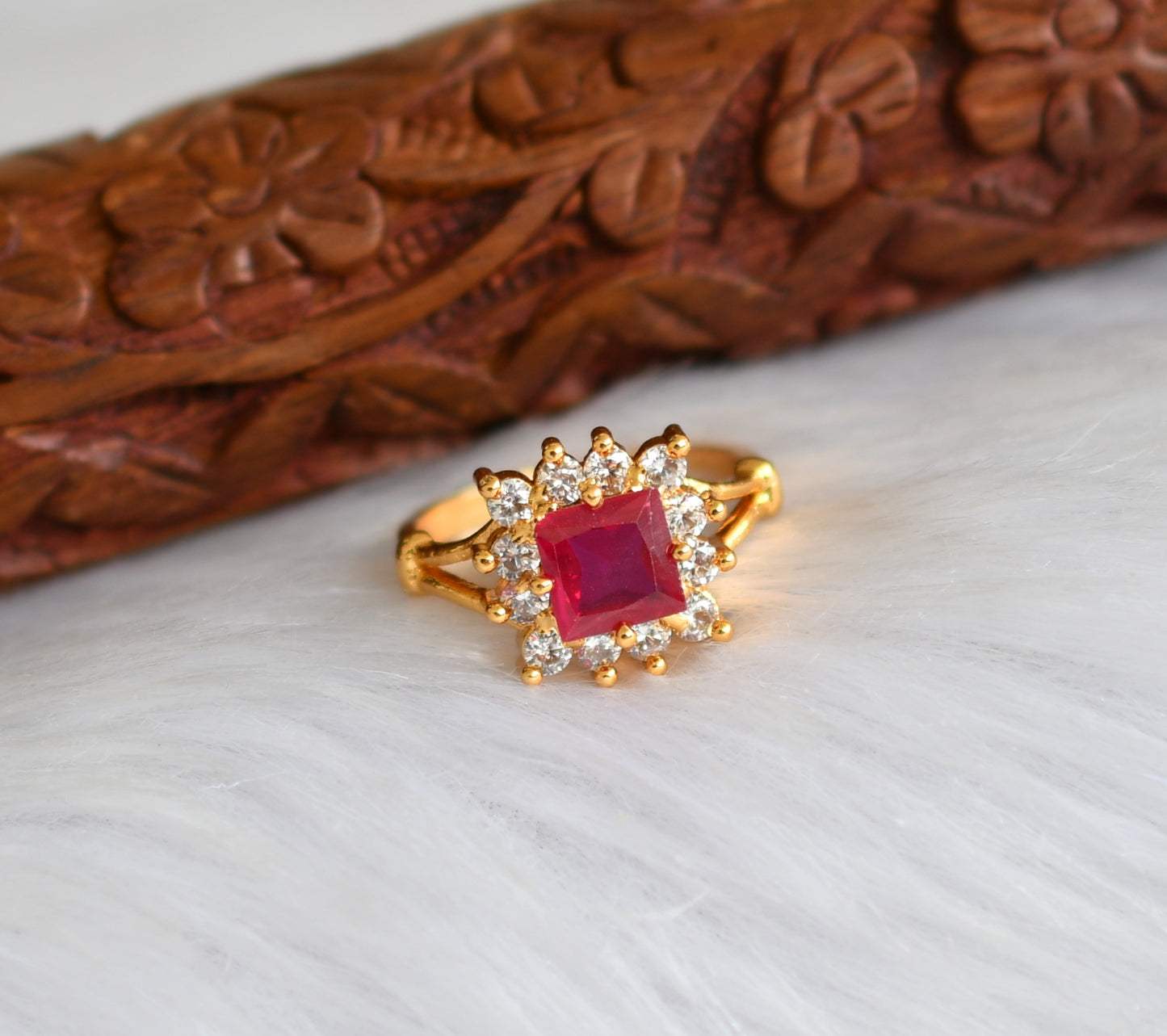 Gold tone cz white-ruby block stone finger ring dj-40049