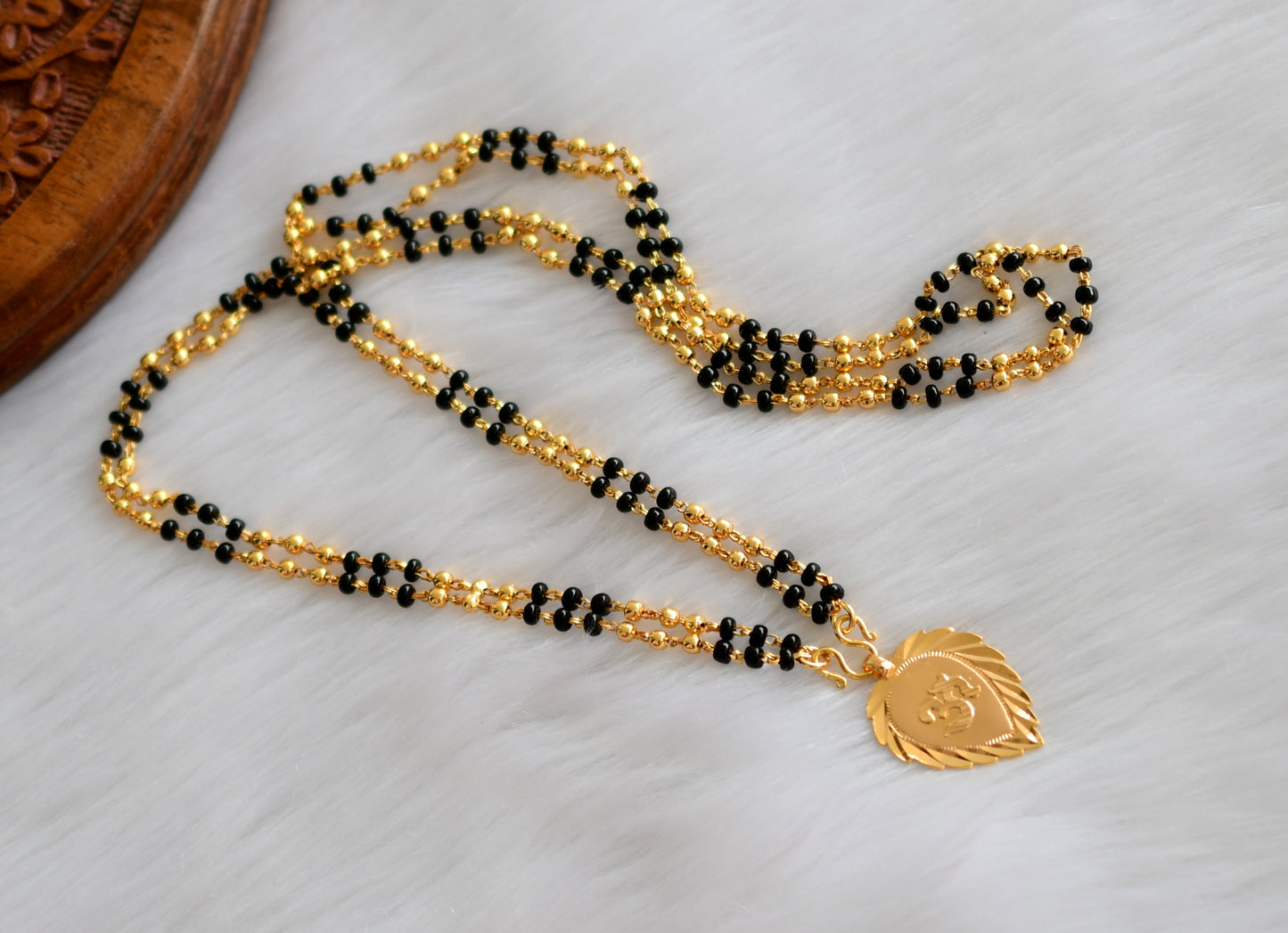 Gold tone 'om' pendant with double layer karimani mala dj-38590