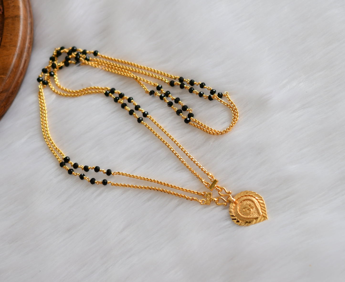 Gold tone 'om' pendant with double layer karimani chain dj-38591