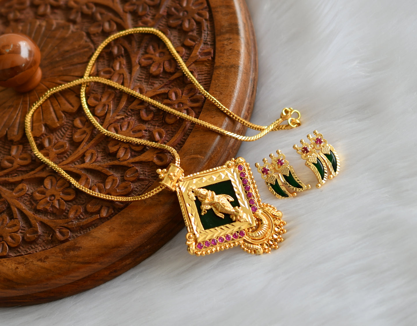 Gold tone pink-green Krishna Kerala style pendant set dj-38598