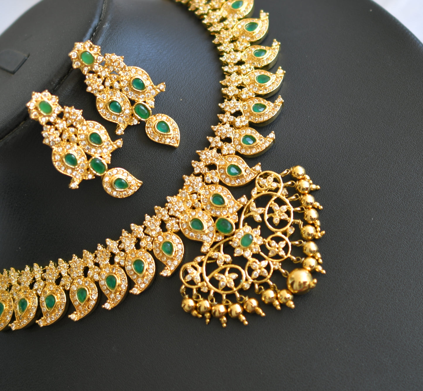 Gold tone ad-emerald-white mango necklace set dj-01607