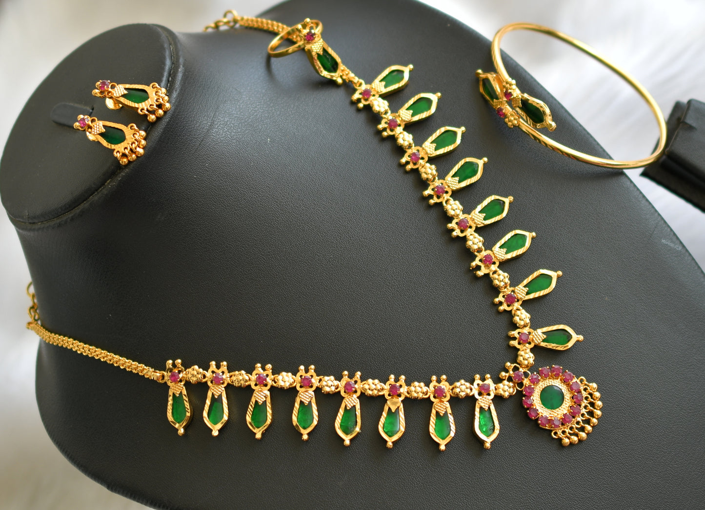 Gold tone pink-green Nagapadam Kerala style necklace combo set dj-39345