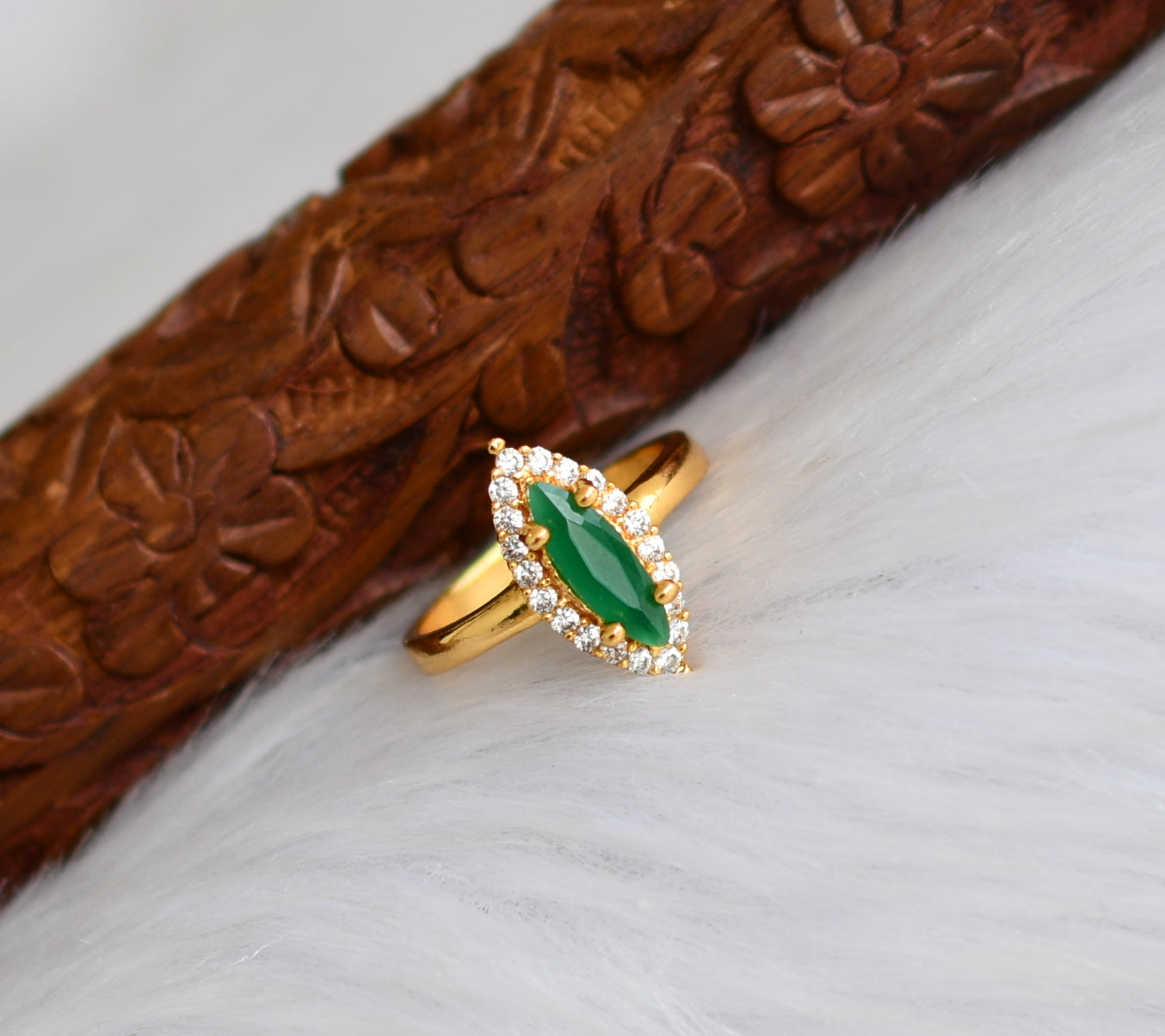 Gold tone cz white-green stone finger ring dj-40055