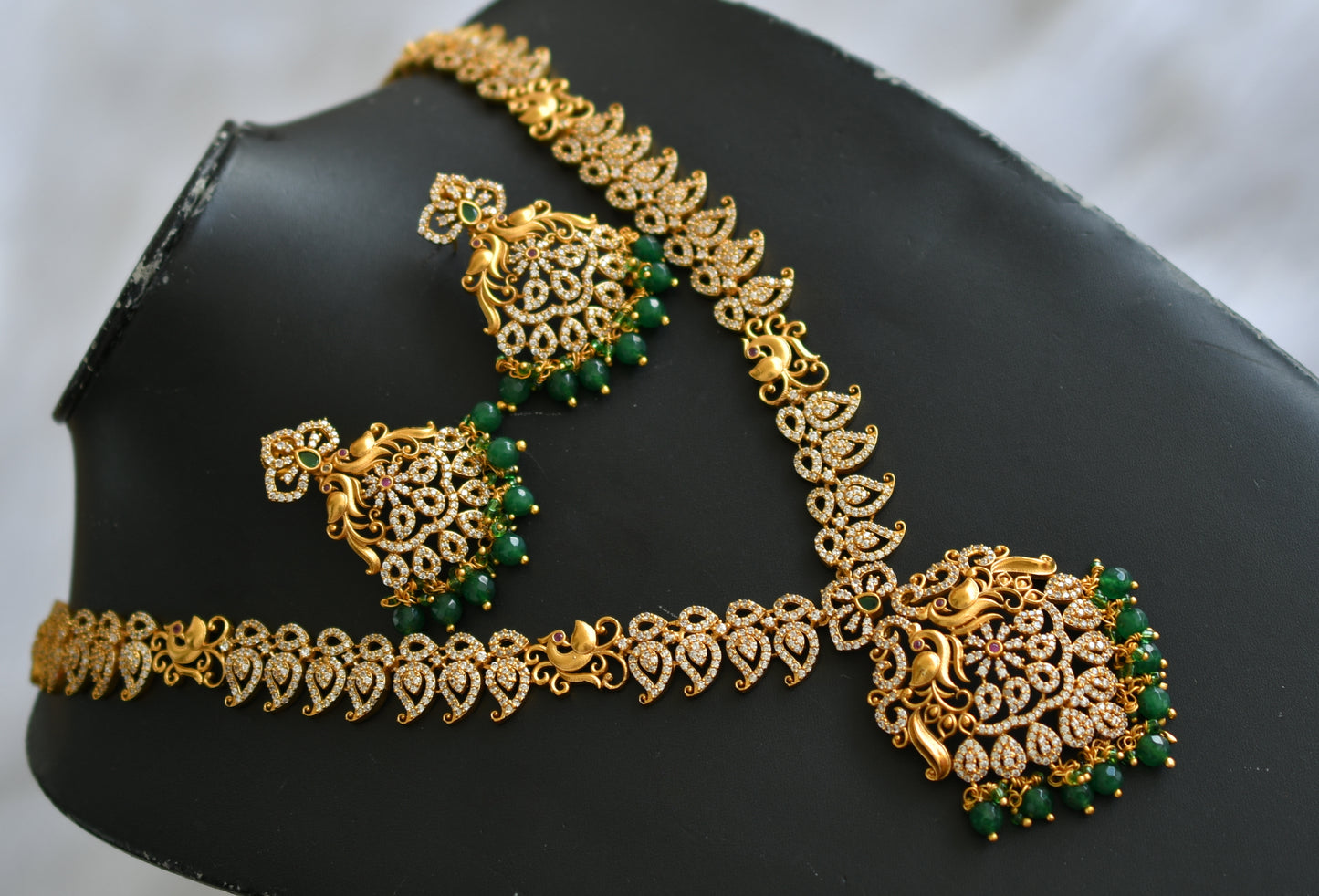 Matte finish cz ruby-green agates peacock haar set dj-31638
