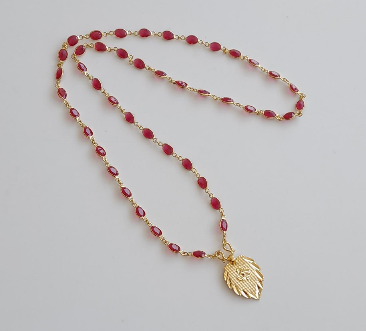 Gold tone pink stone chain with om leaf pendant dj-37066