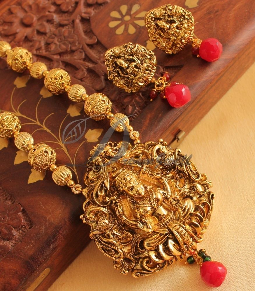 Tanishq temple store jewellery pendants