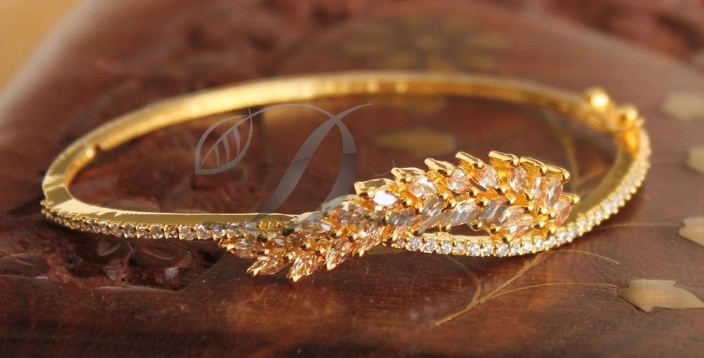 Diamond Flower & Gold Bracelet – Phoenix Roze