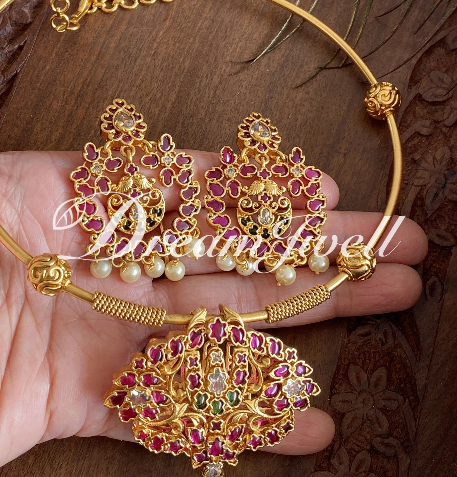 DREAMJWELL Gorgeous Matt Finish Real Kemp-green Shri Nama Hasli